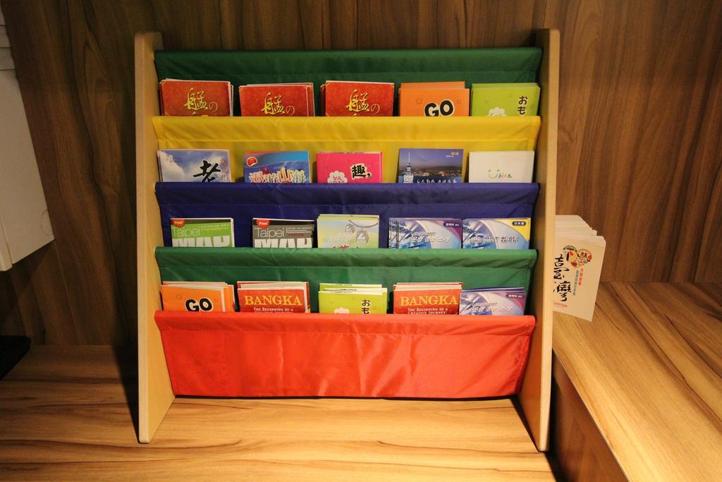 Backpackers Hostel - Ximen Taipei Esterno foto