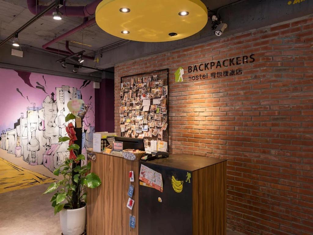 Backpackers Hostel - Ximen Taipei Esterno foto