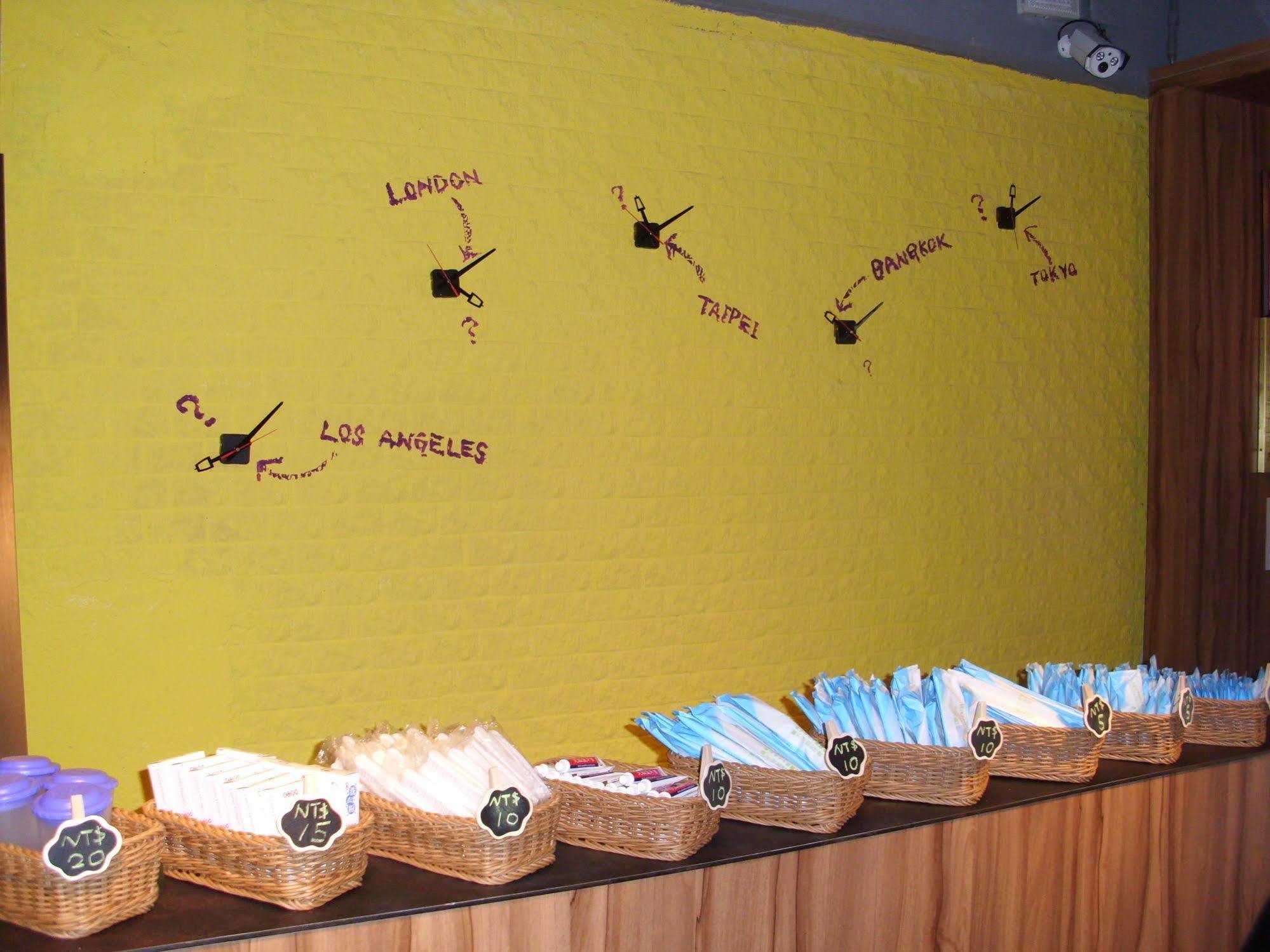 Backpackers Hostel - Ximen Taipei Esterno foto